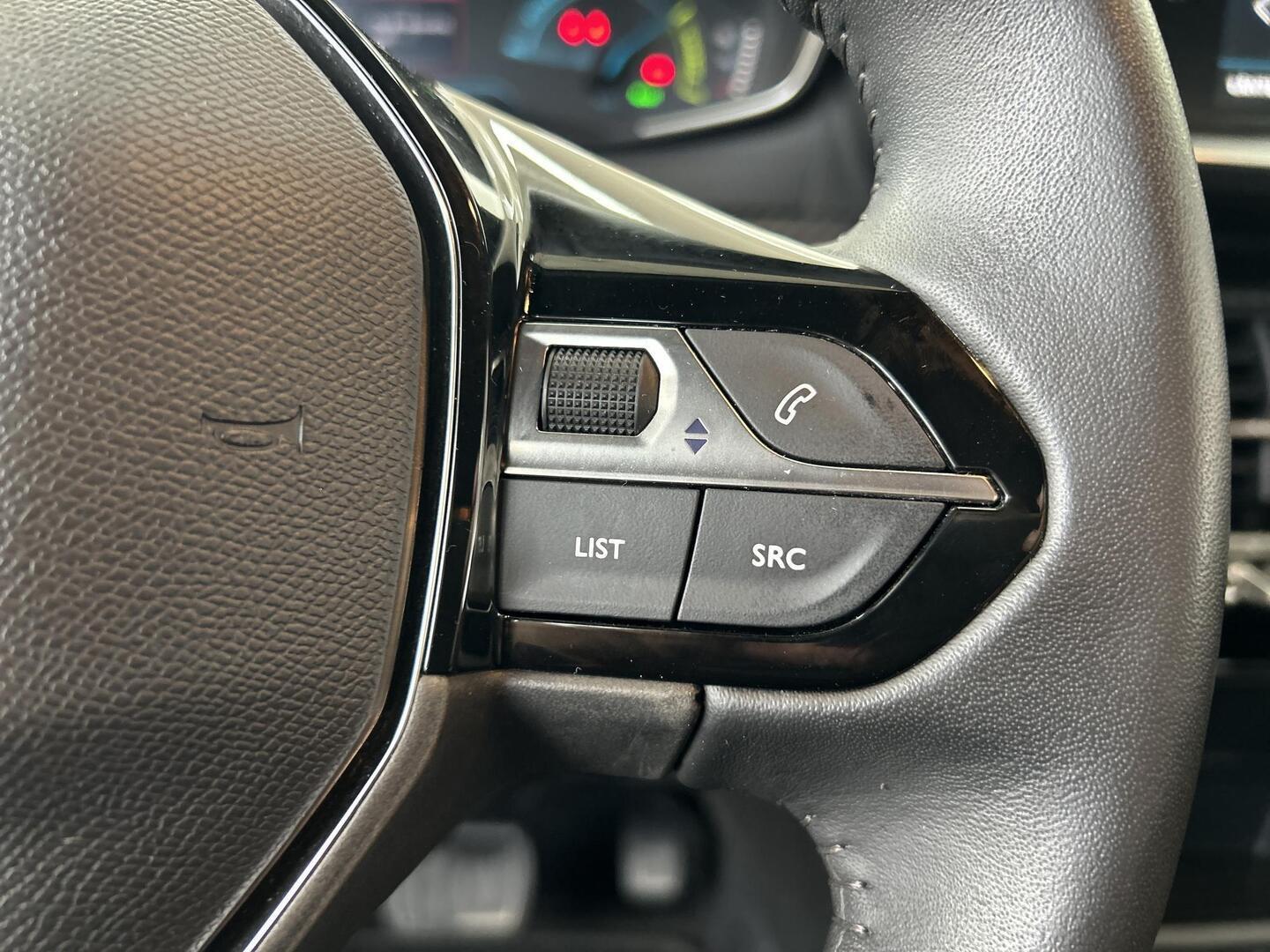 PEUGEOT e-2008 2023
