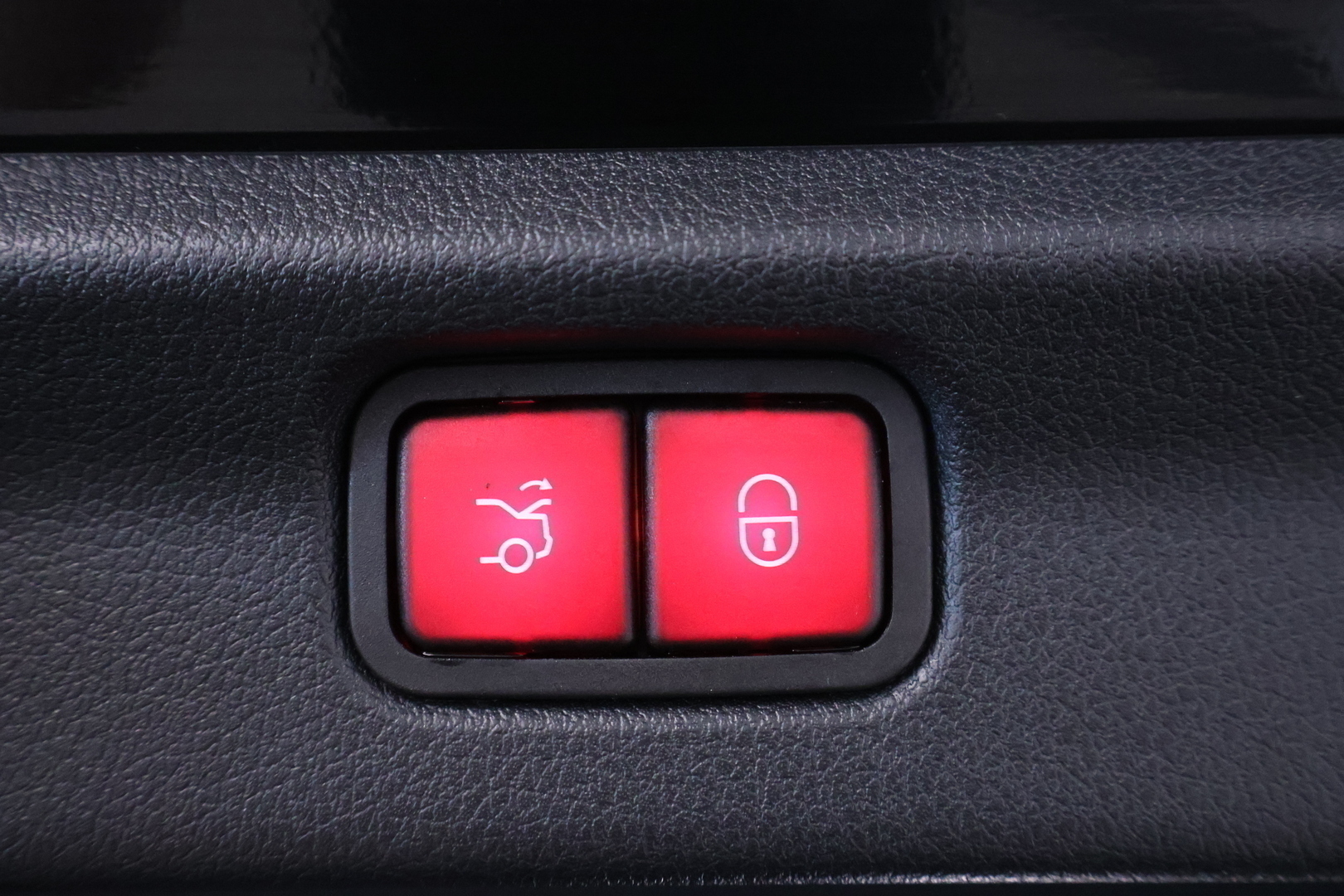 MERCEDES-BENZ EQE 2023