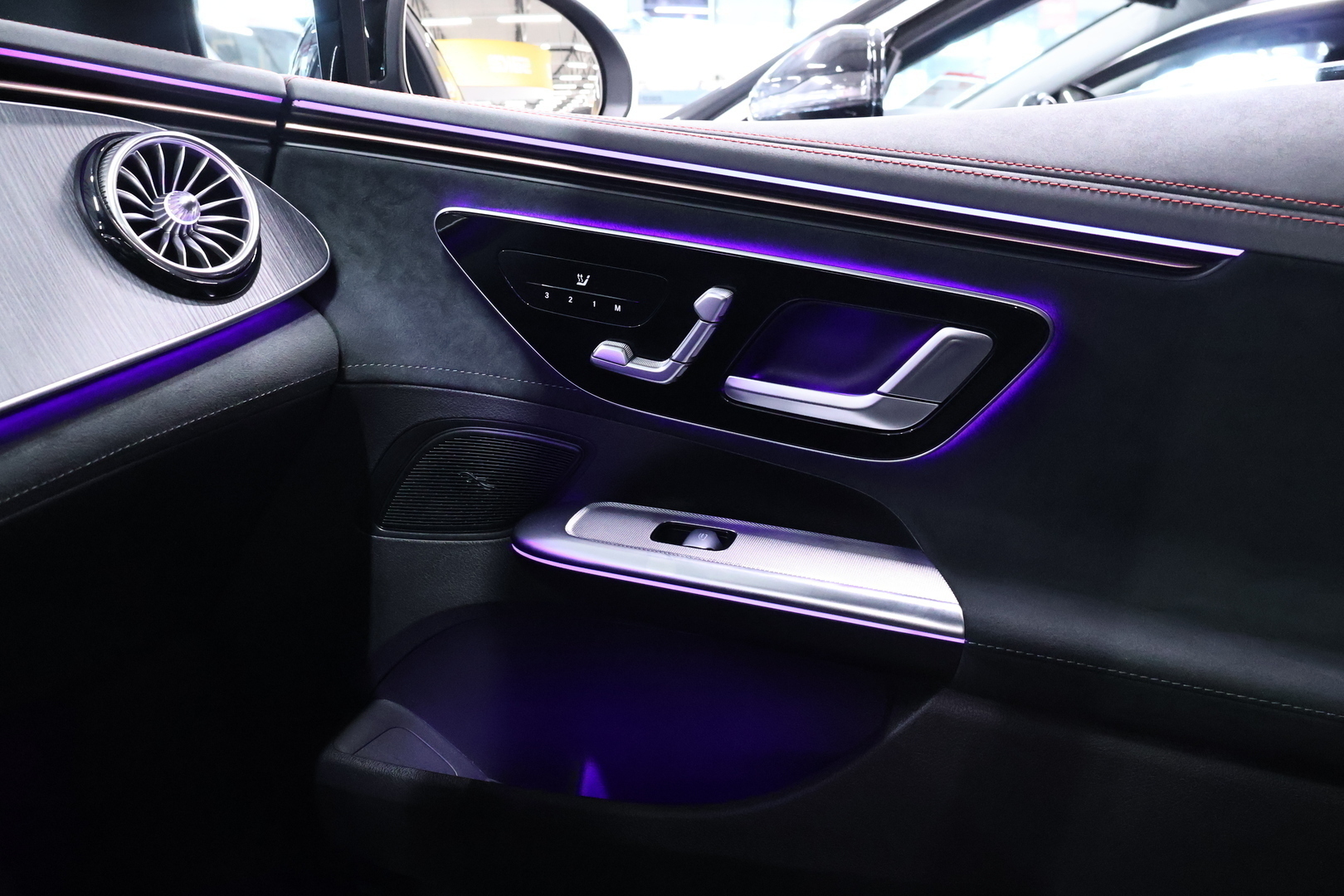 MERCEDES-BENZ EQE 2023