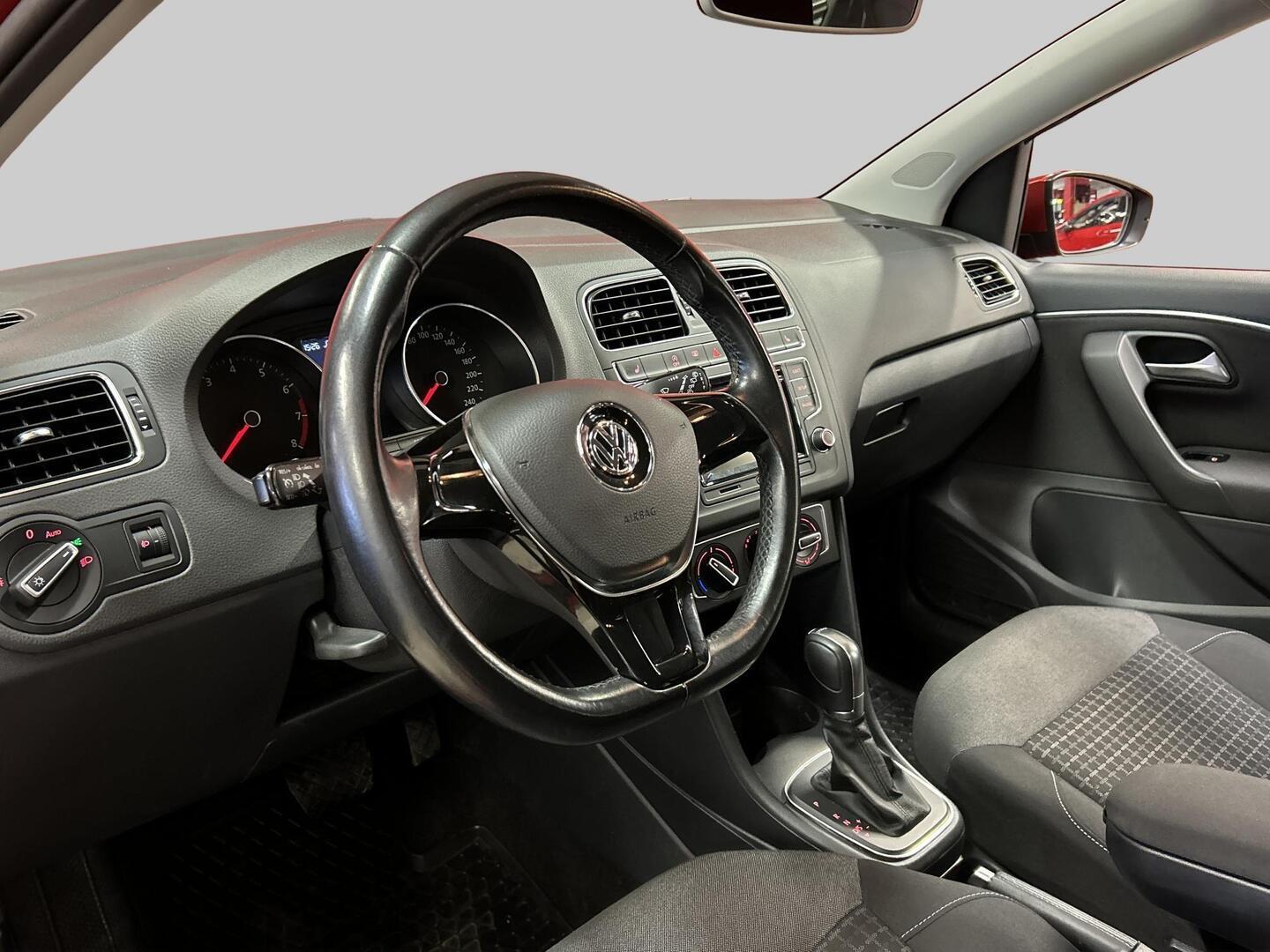 VOLKSWAGEN Polo 2015