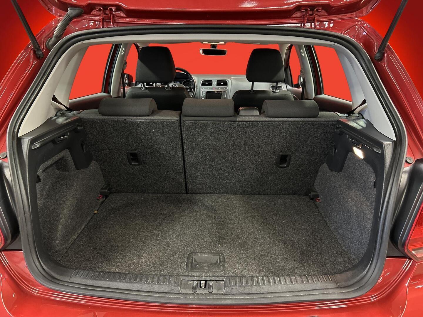 VOLKSWAGEN Polo 2015