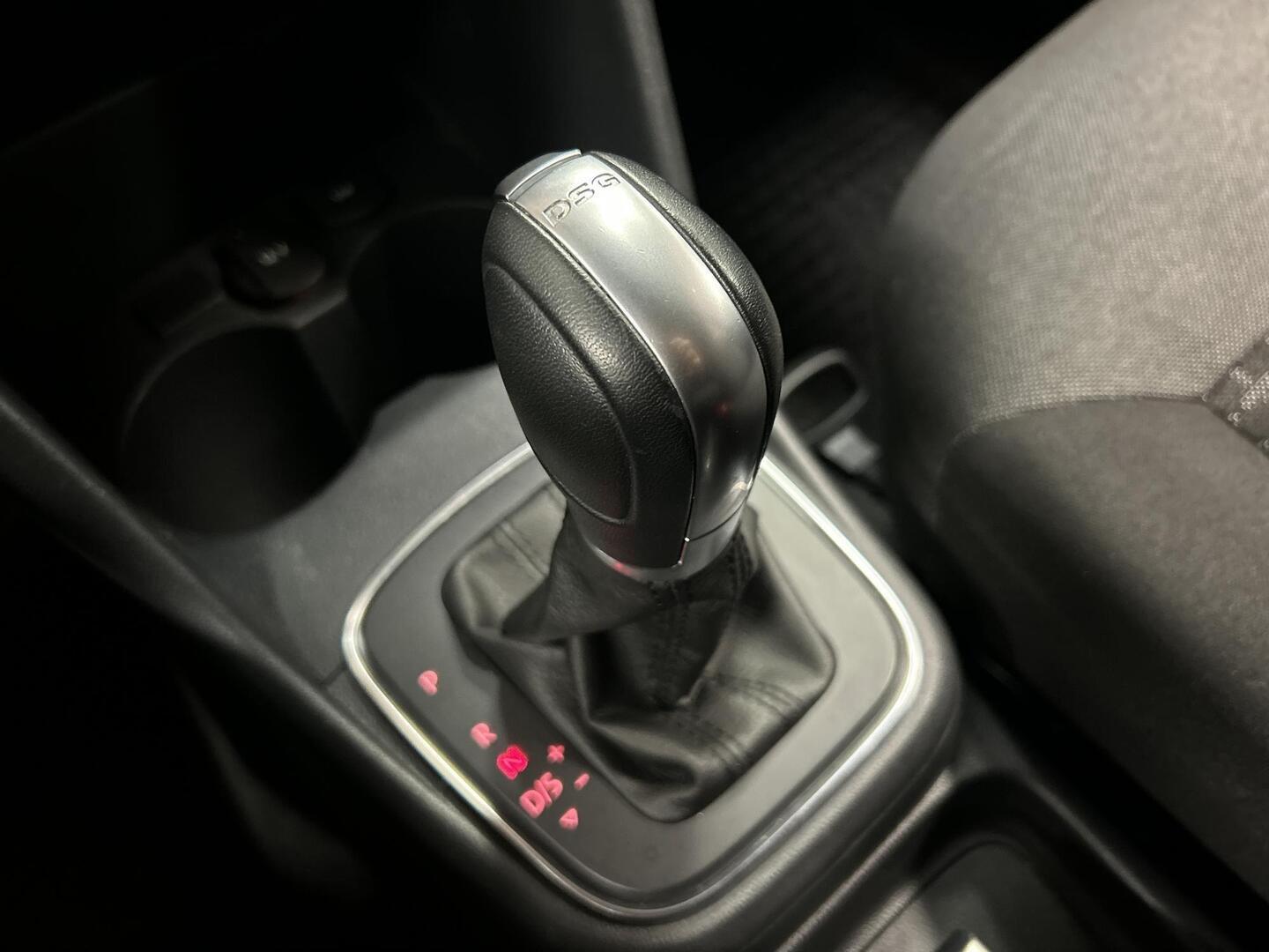 VOLKSWAGEN Polo 2015