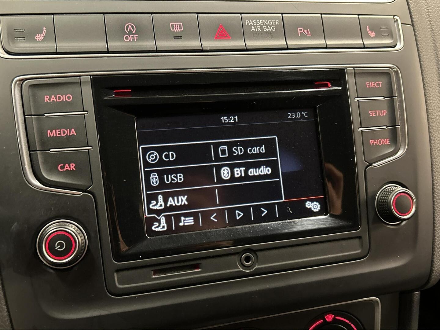 VOLKSWAGEN Polo 2015