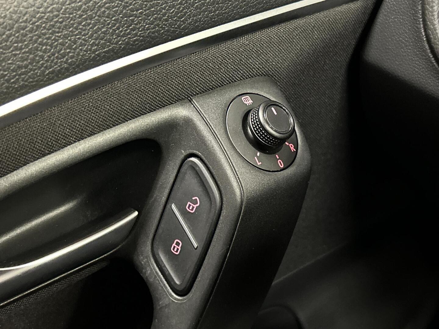 VOLKSWAGEN Polo 2015