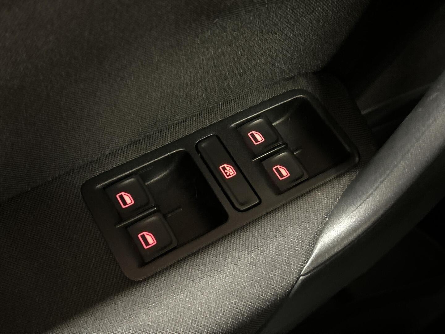 VOLKSWAGEN Polo 2015