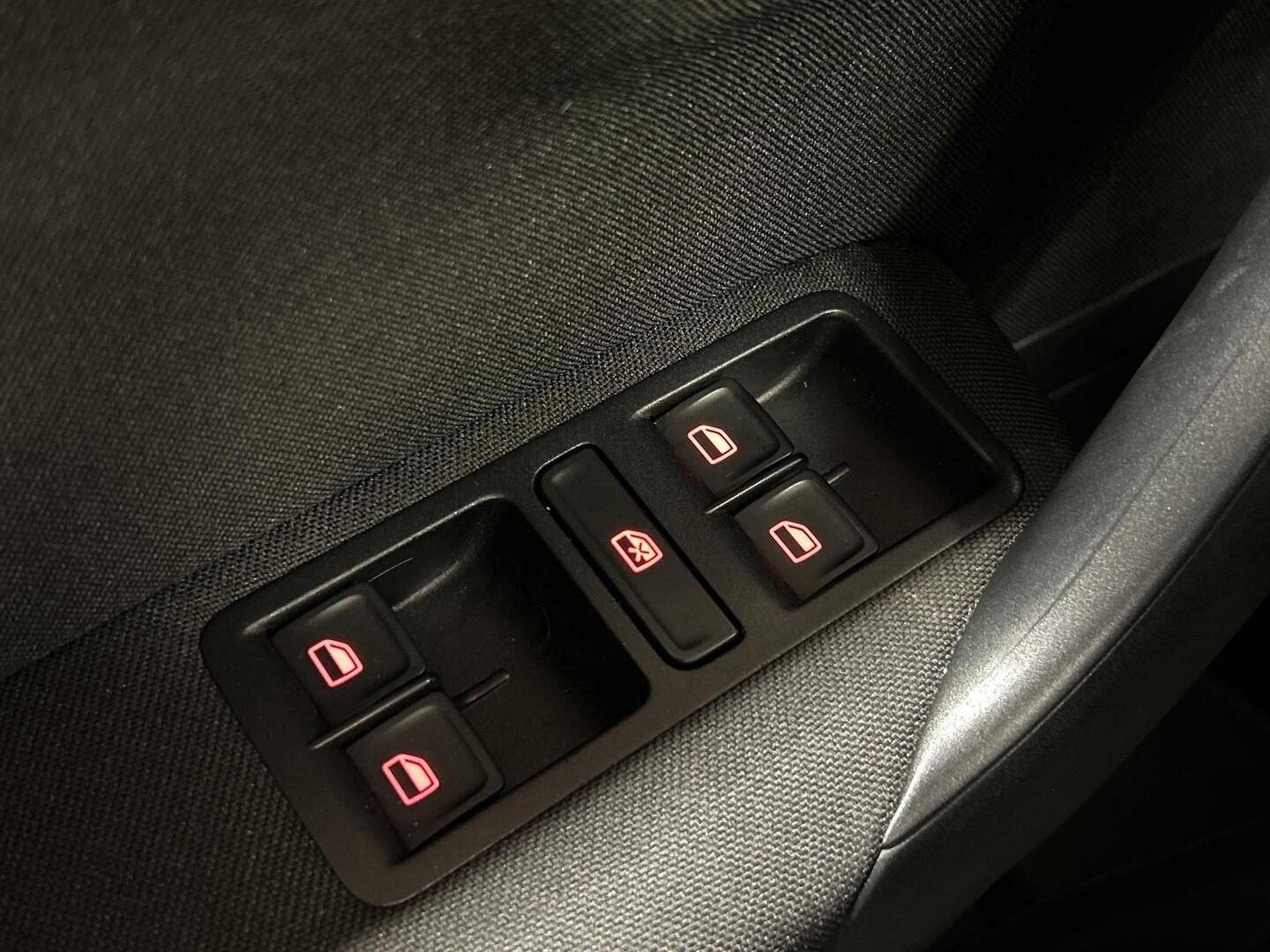 VOLKSWAGEN Polo 2015