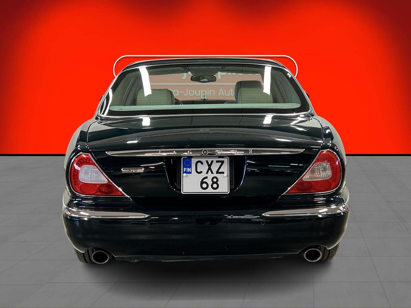 JAGUAR XJ8 2004