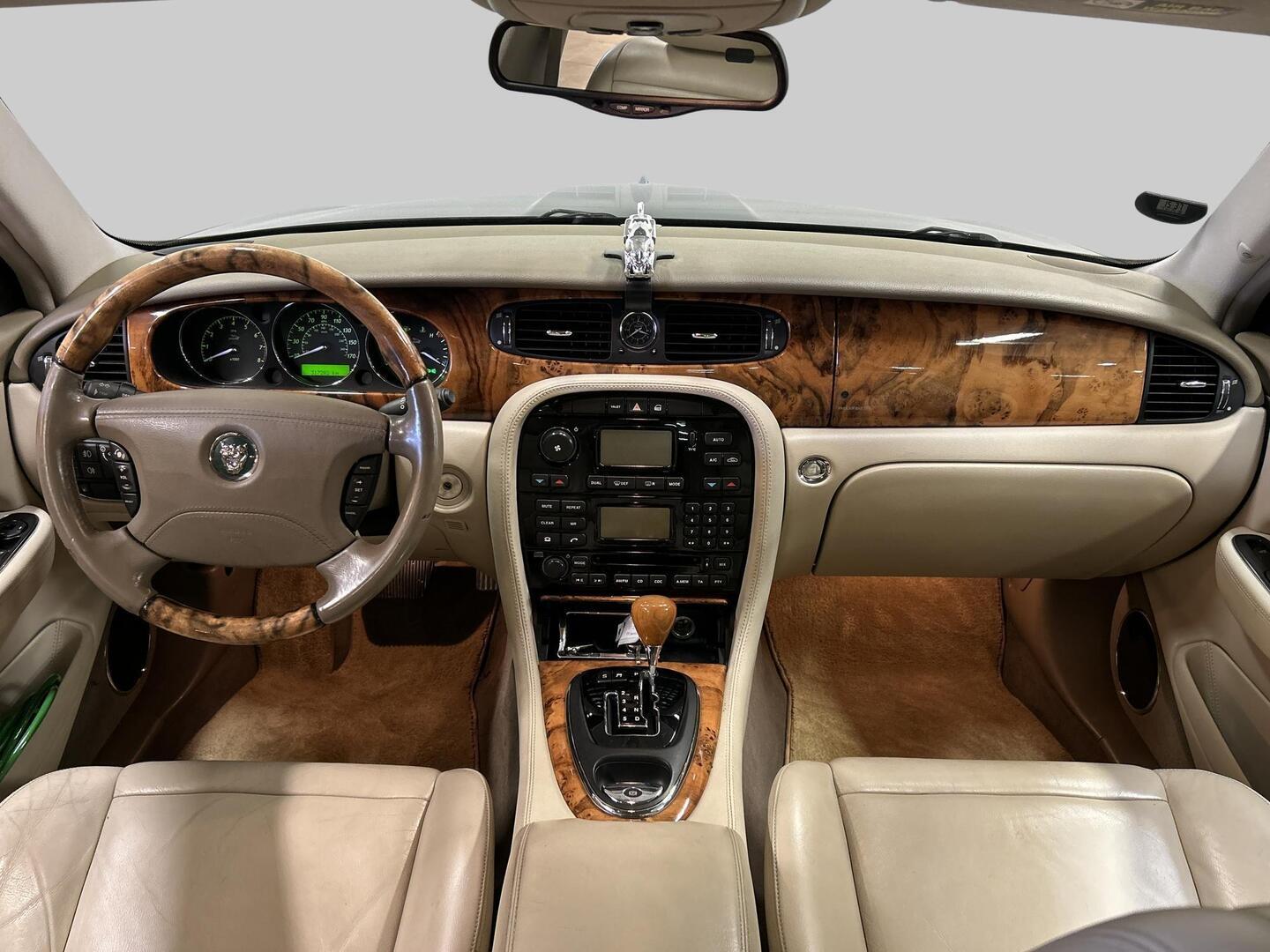 JAGUAR XJ8 2004