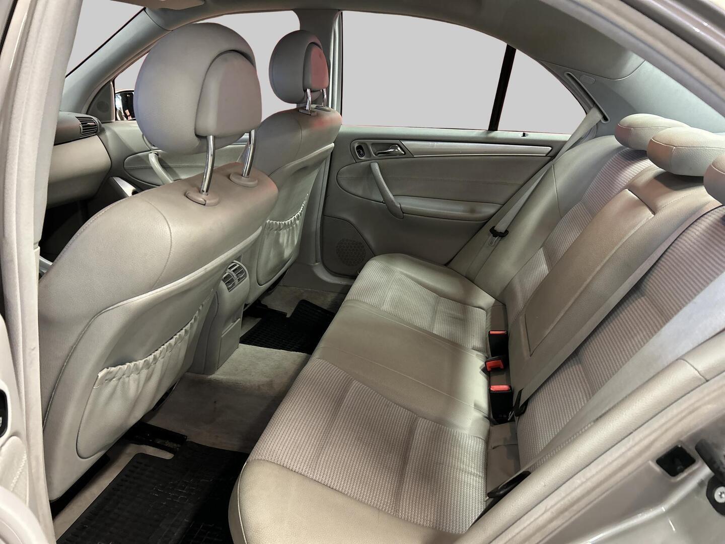 MERCEDES-BENZ C 2005