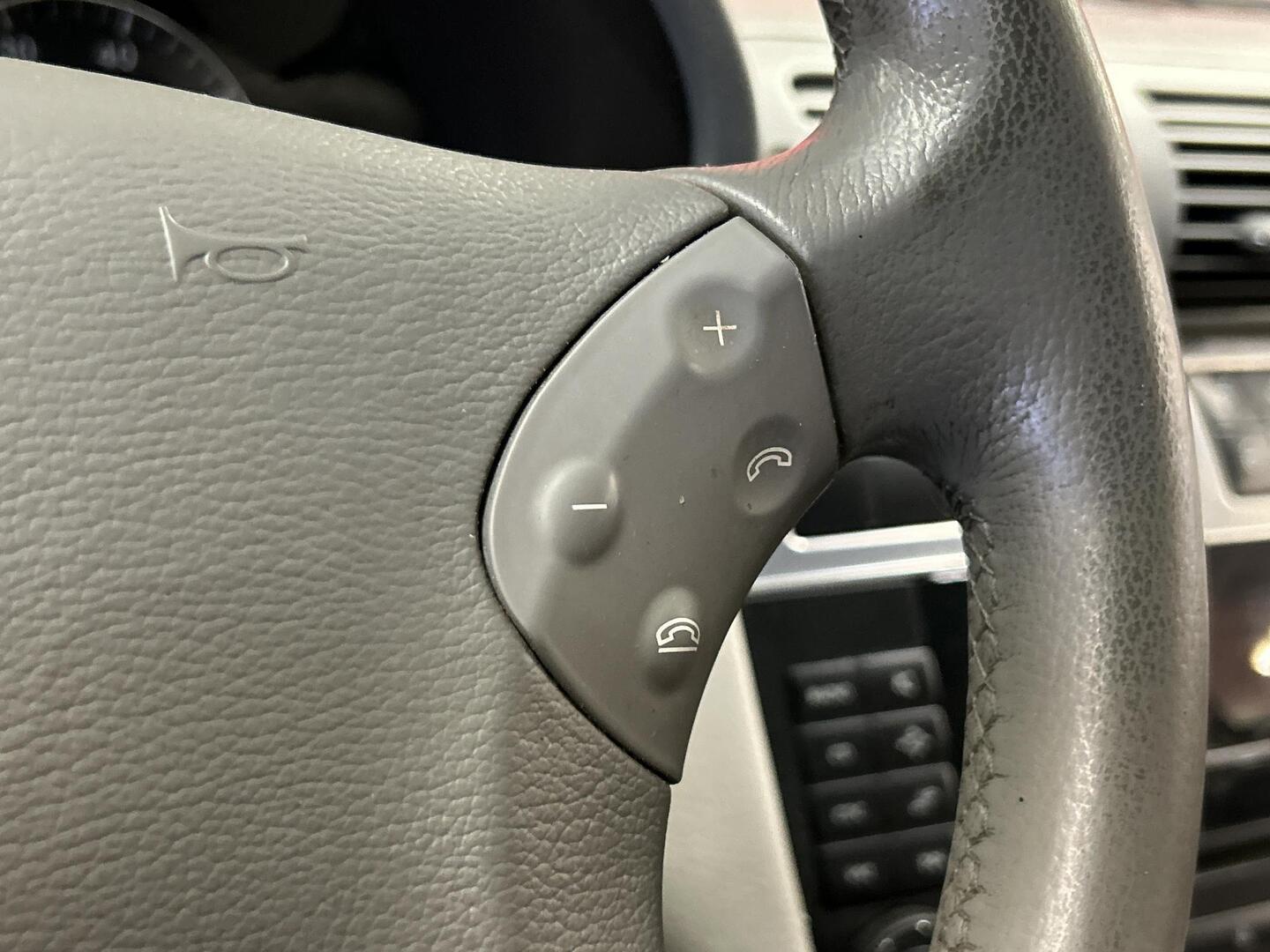 MERCEDES-BENZ C 2005