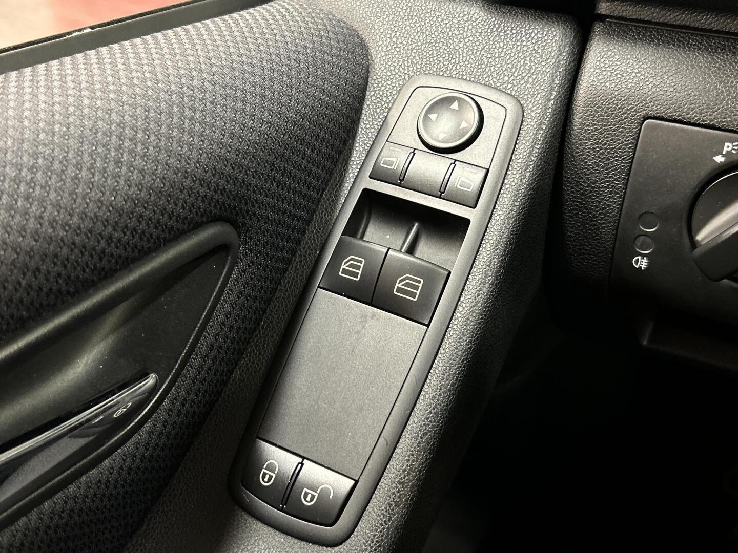 MERCEDES-BENZ A 2010