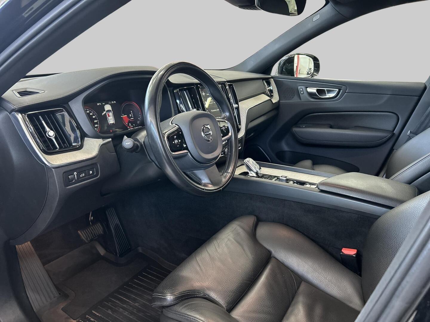 VOLVO XC60 2020