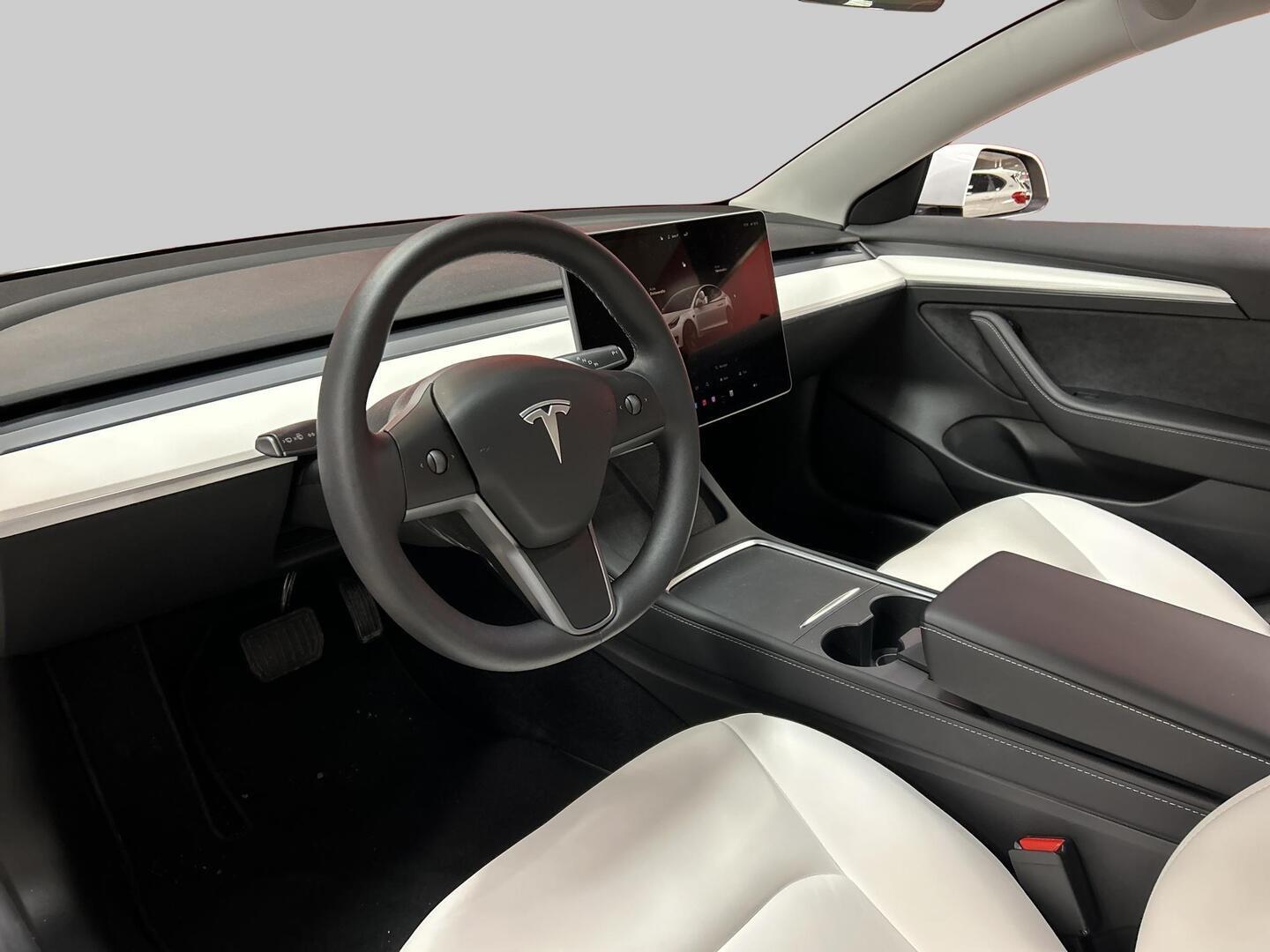 TESLA MODEL 3 2023