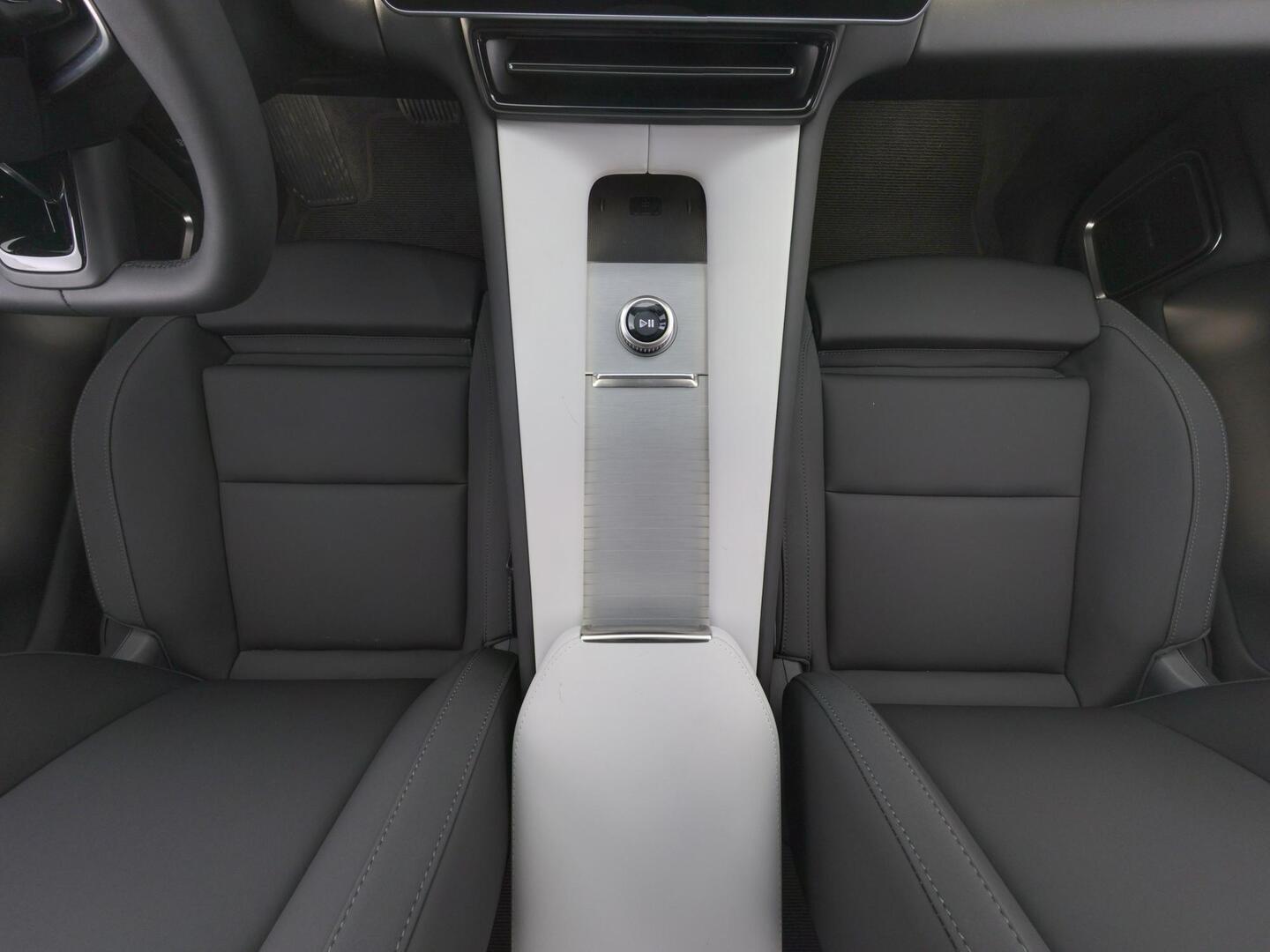 POLESTAR 4 2025
