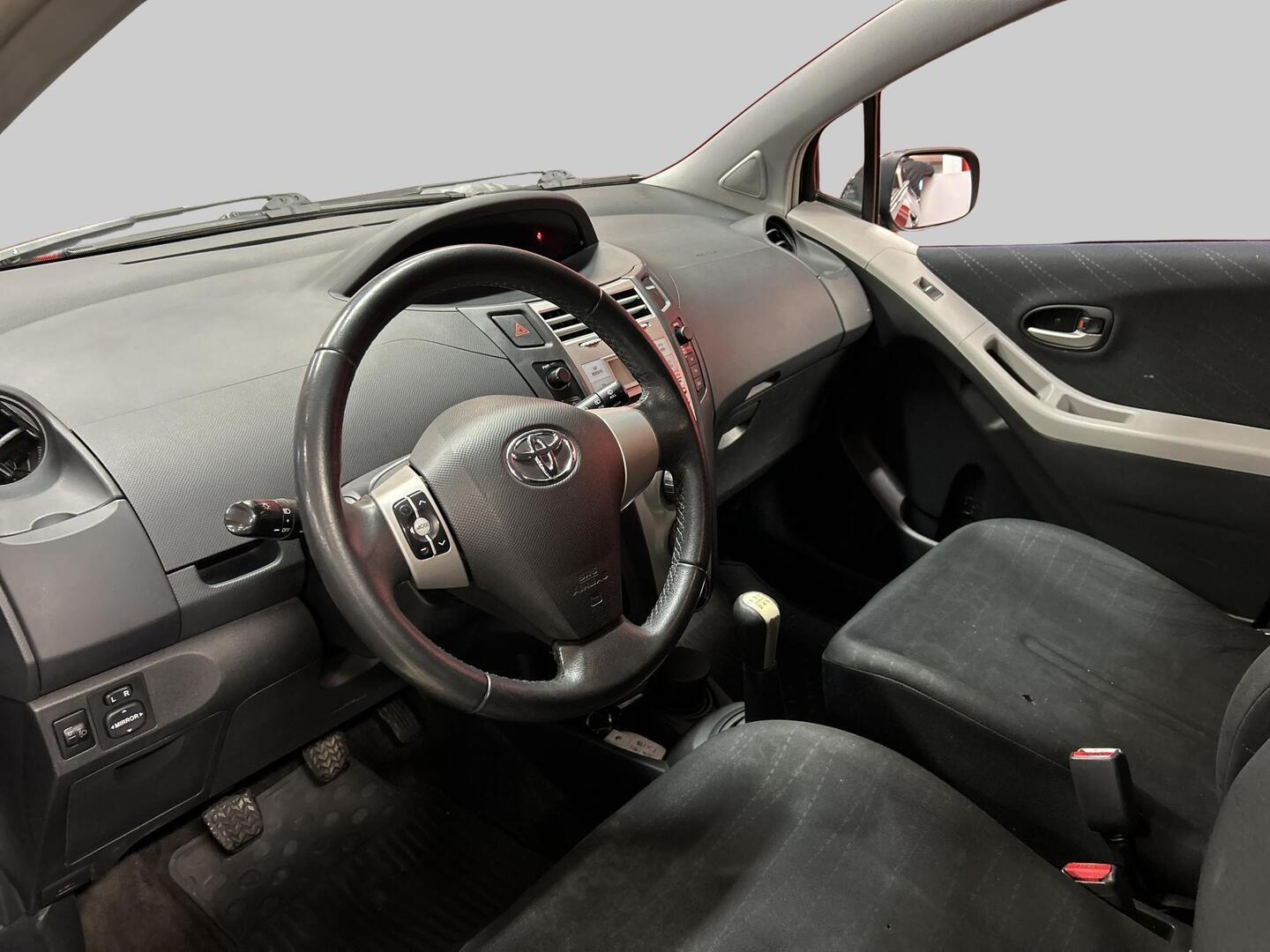 TOYOTA Yaris 2008