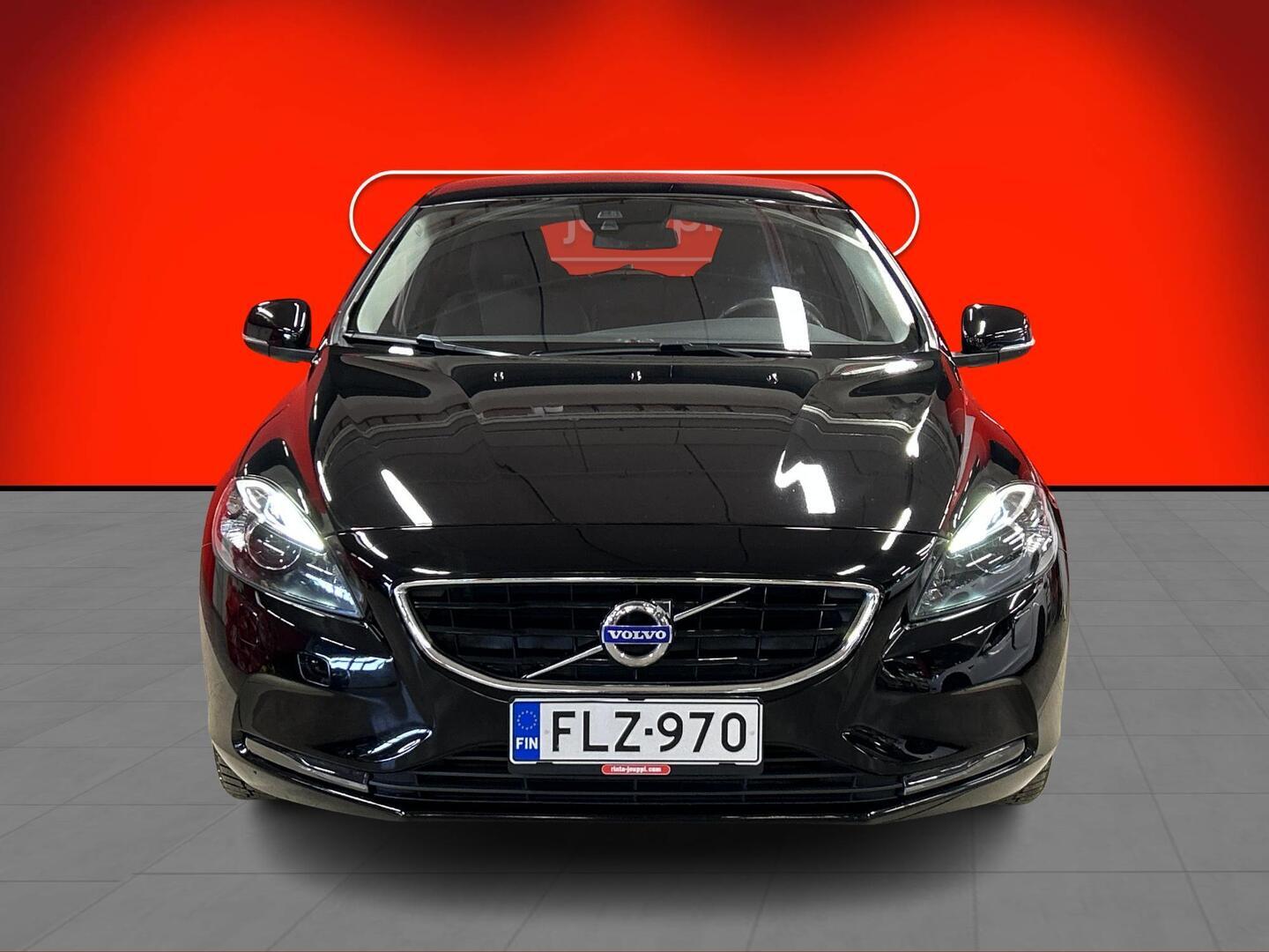 VOLVO V40 2016