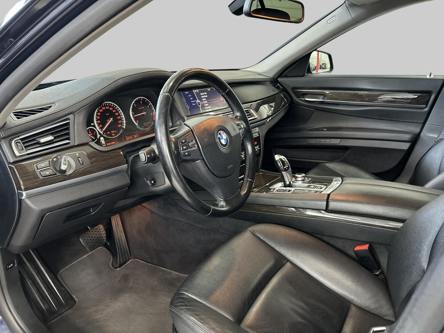 BMW 740 2012