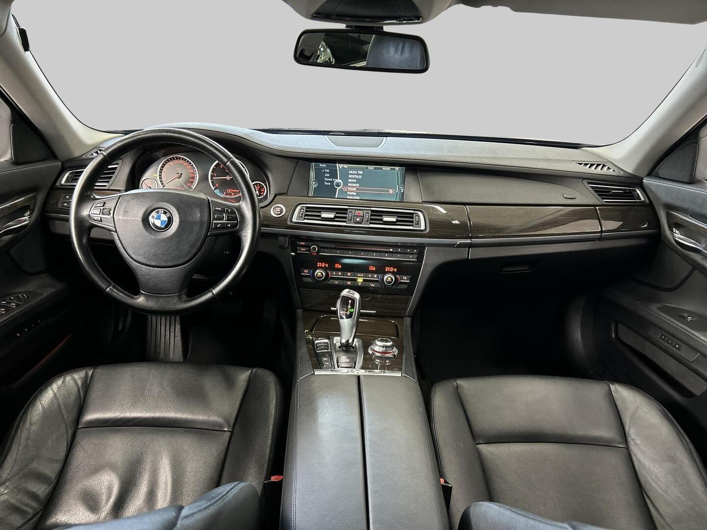 BMW 740 2012