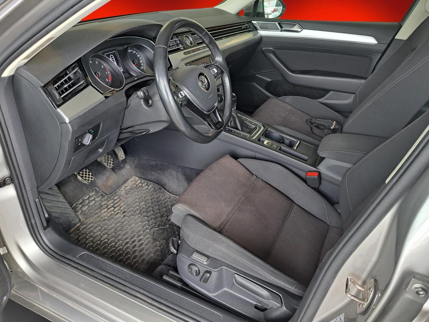 VOLKSWAGEN Passat 2017