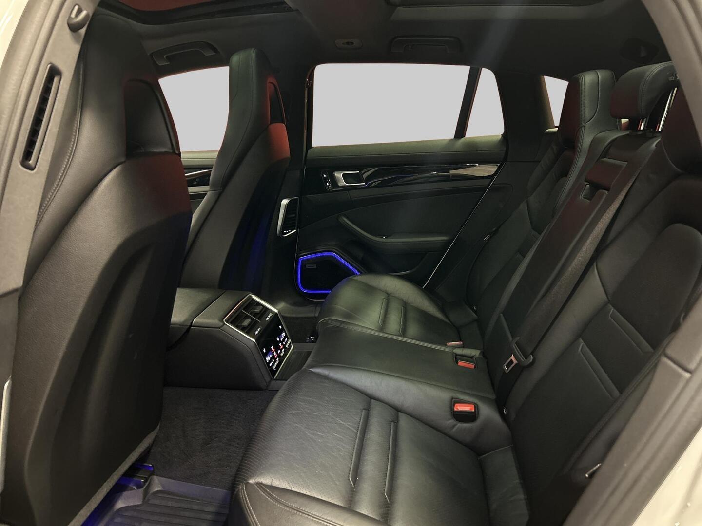 PORSCHE Panamera 2018