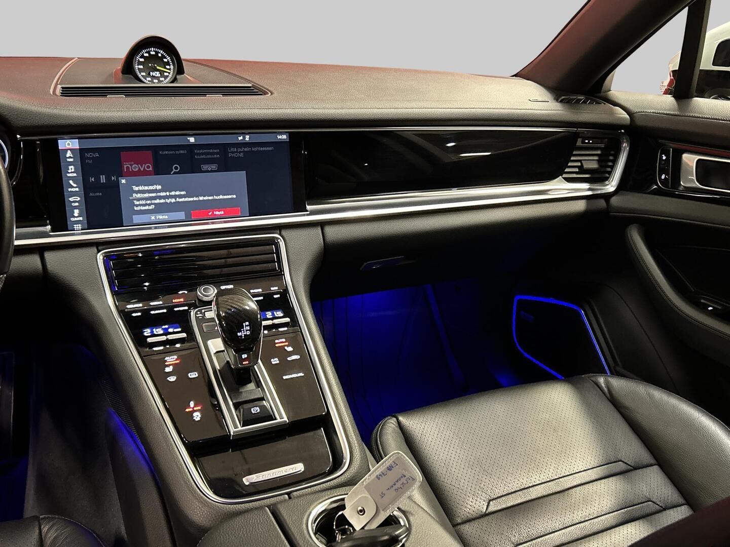 PORSCHE Panamera 2018