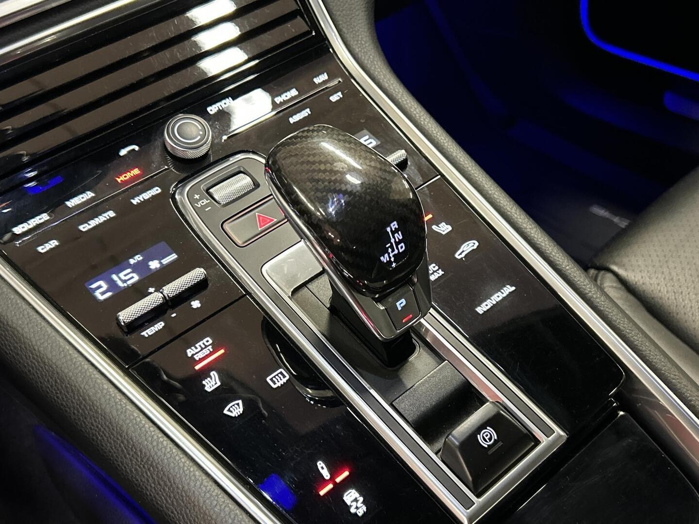 PORSCHE Panamera 2018