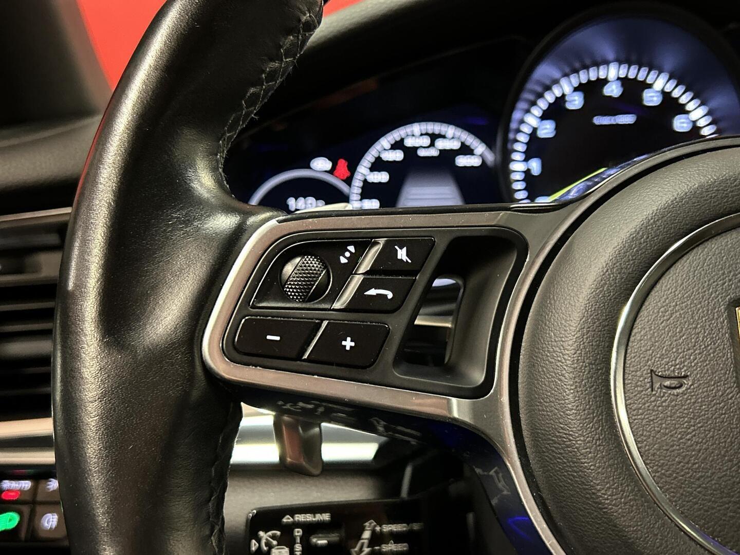 PORSCHE Panamera 2018