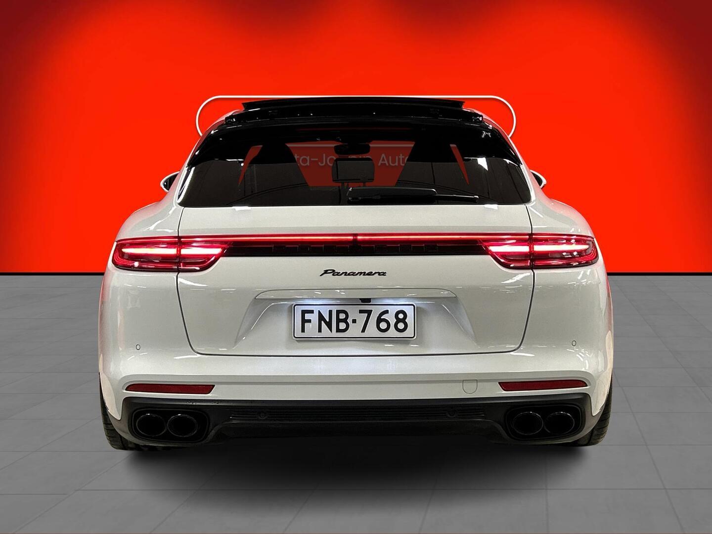 PORSCHE Panamera 2018