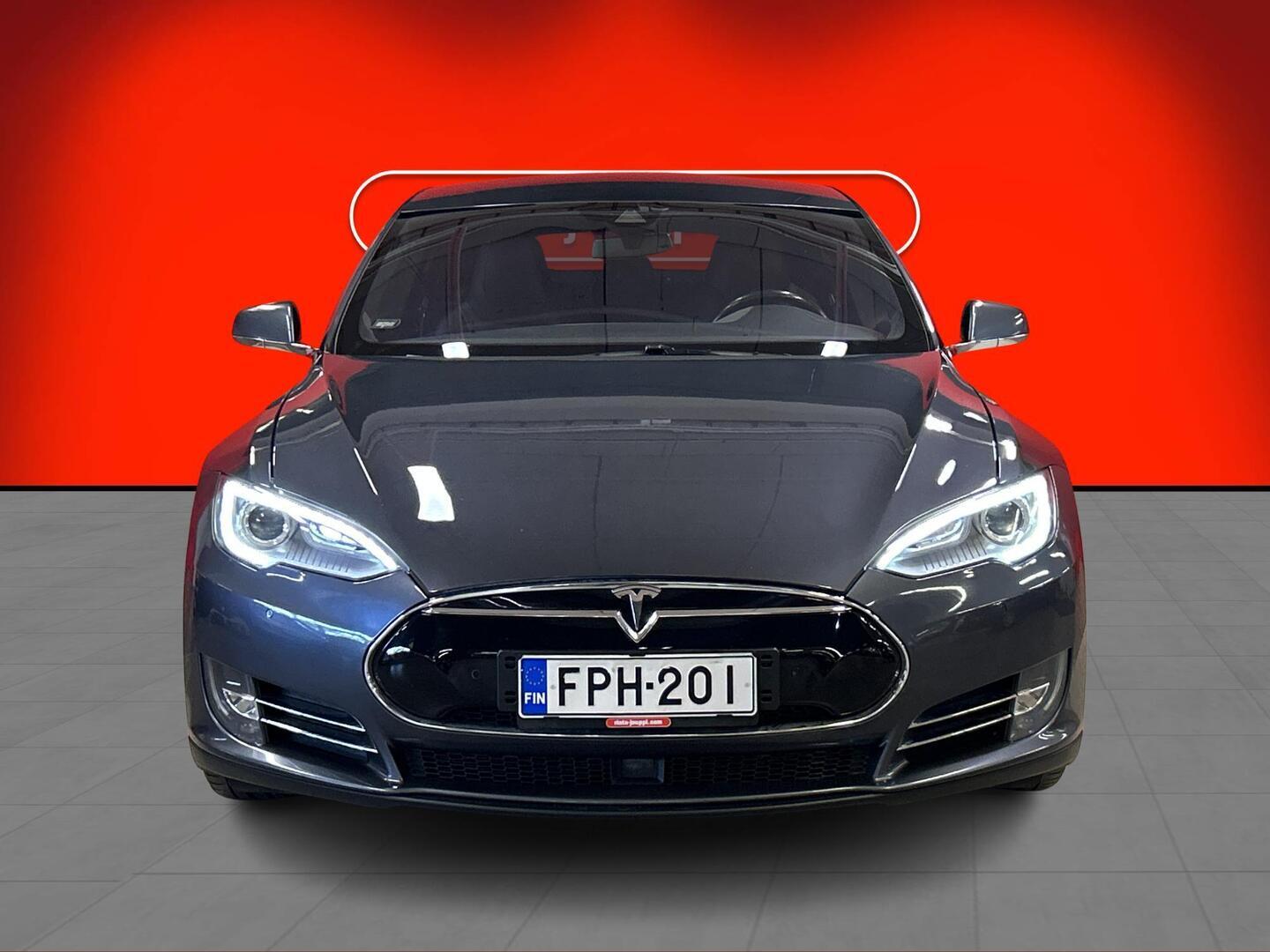 TESLA Model S 2015
