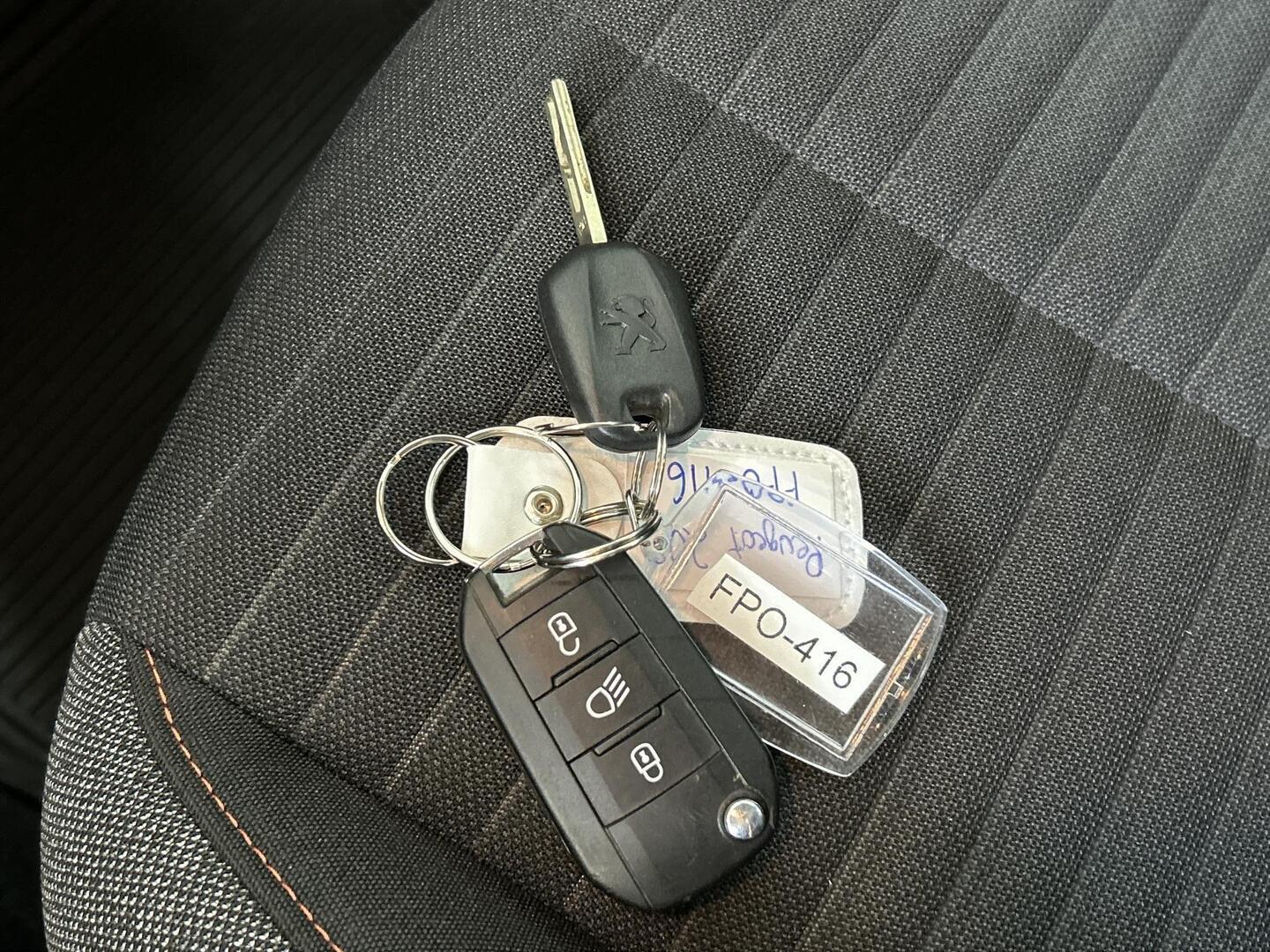 PEUGEOT 208 2020