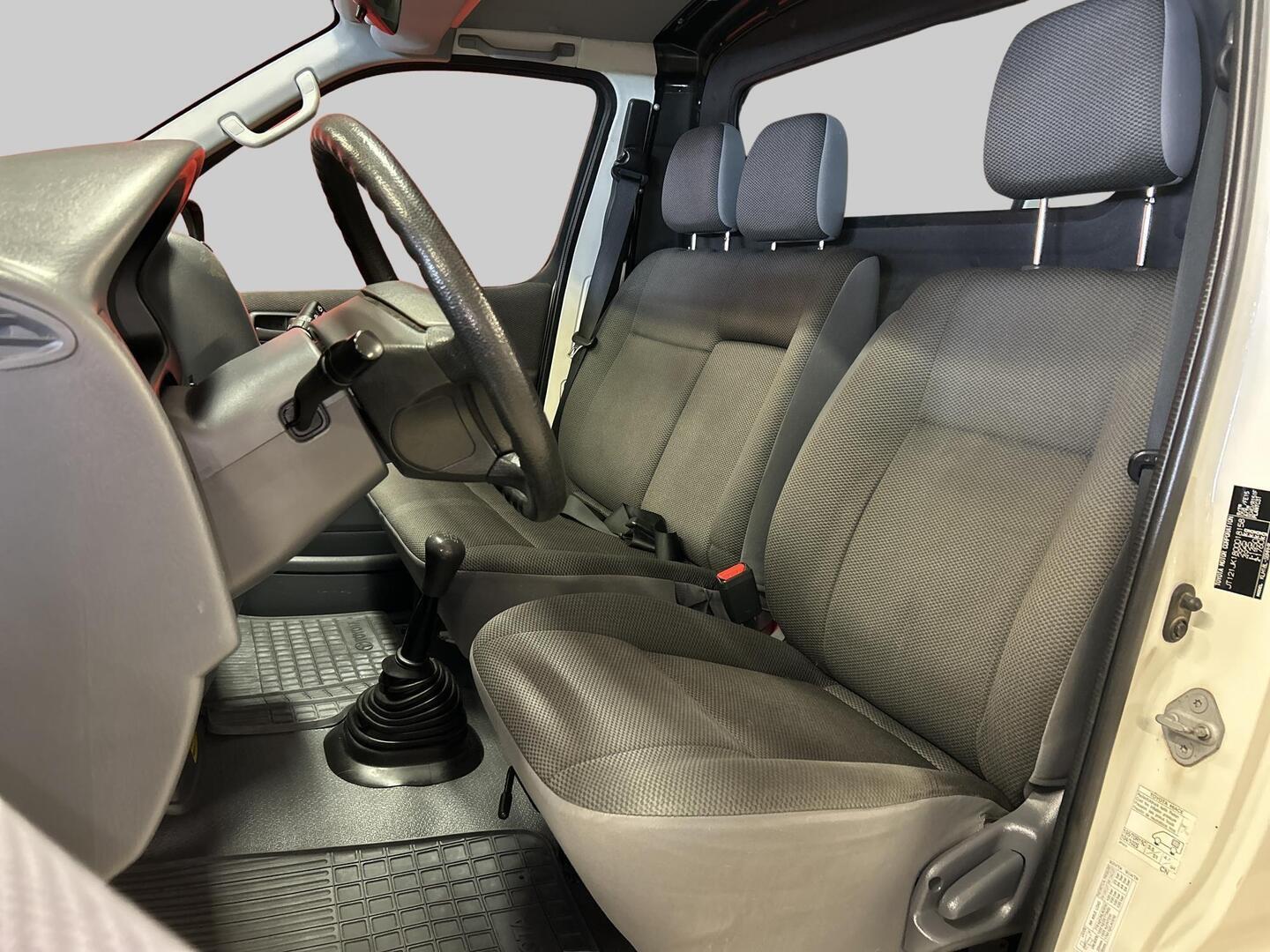 TOYOTA Hiace 2011