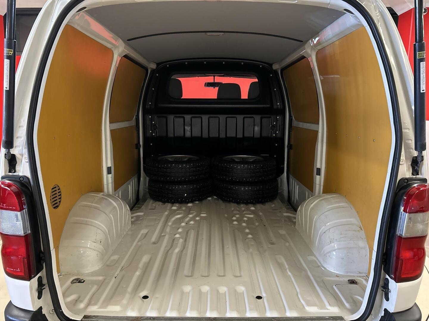 TOYOTA Hiace 2011