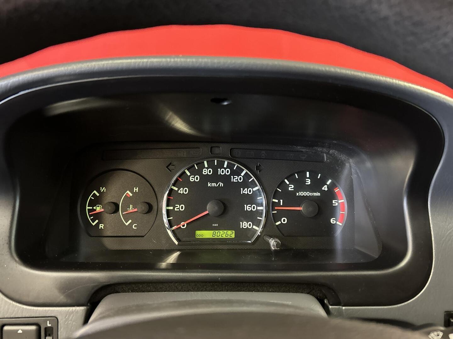 TOYOTA Hiace 2011
