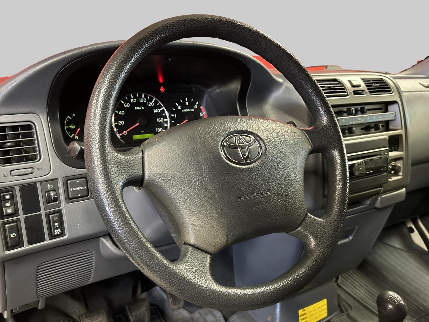 TOYOTA Hiace 2011