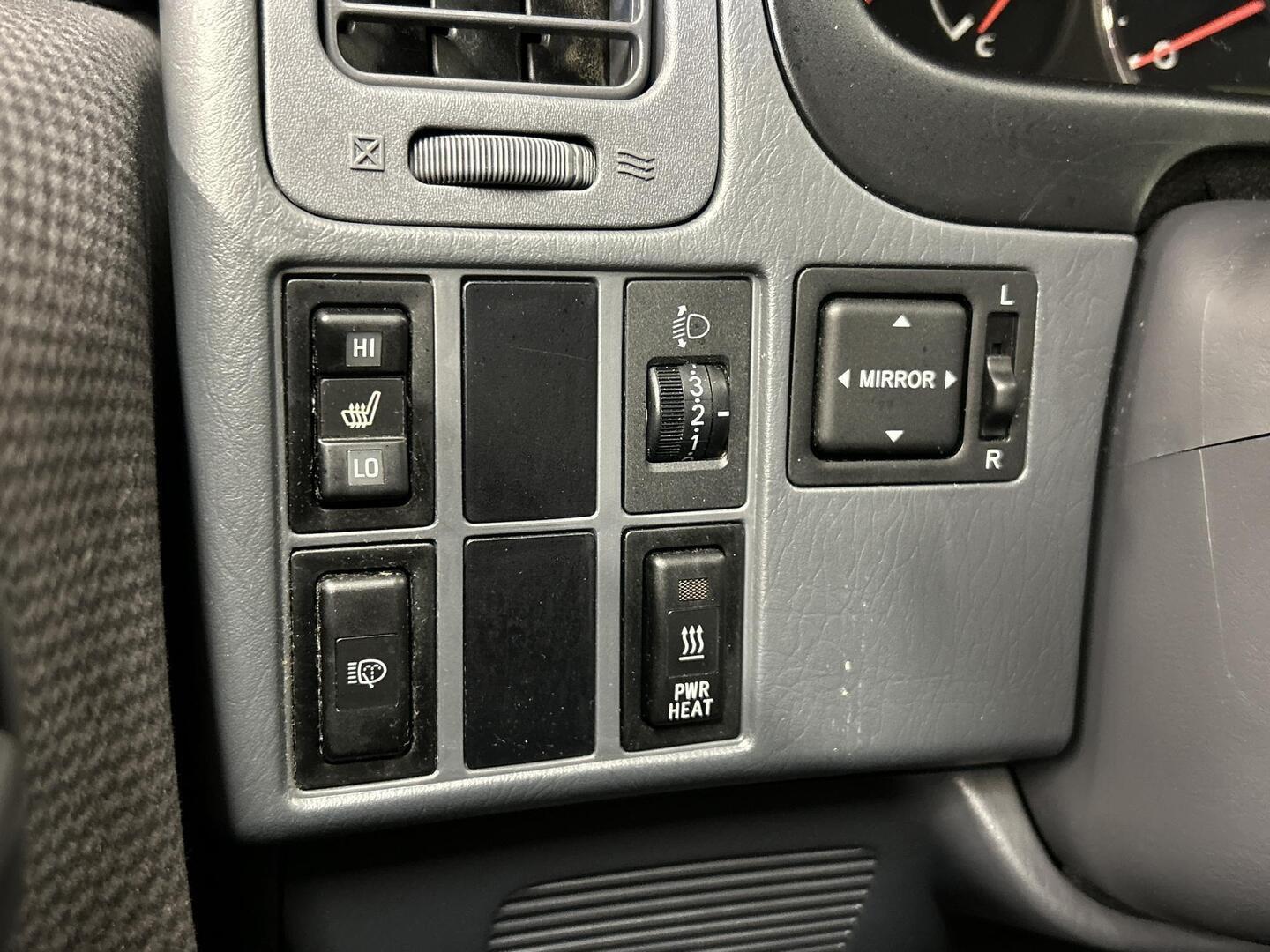TOYOTA Hiace 2011