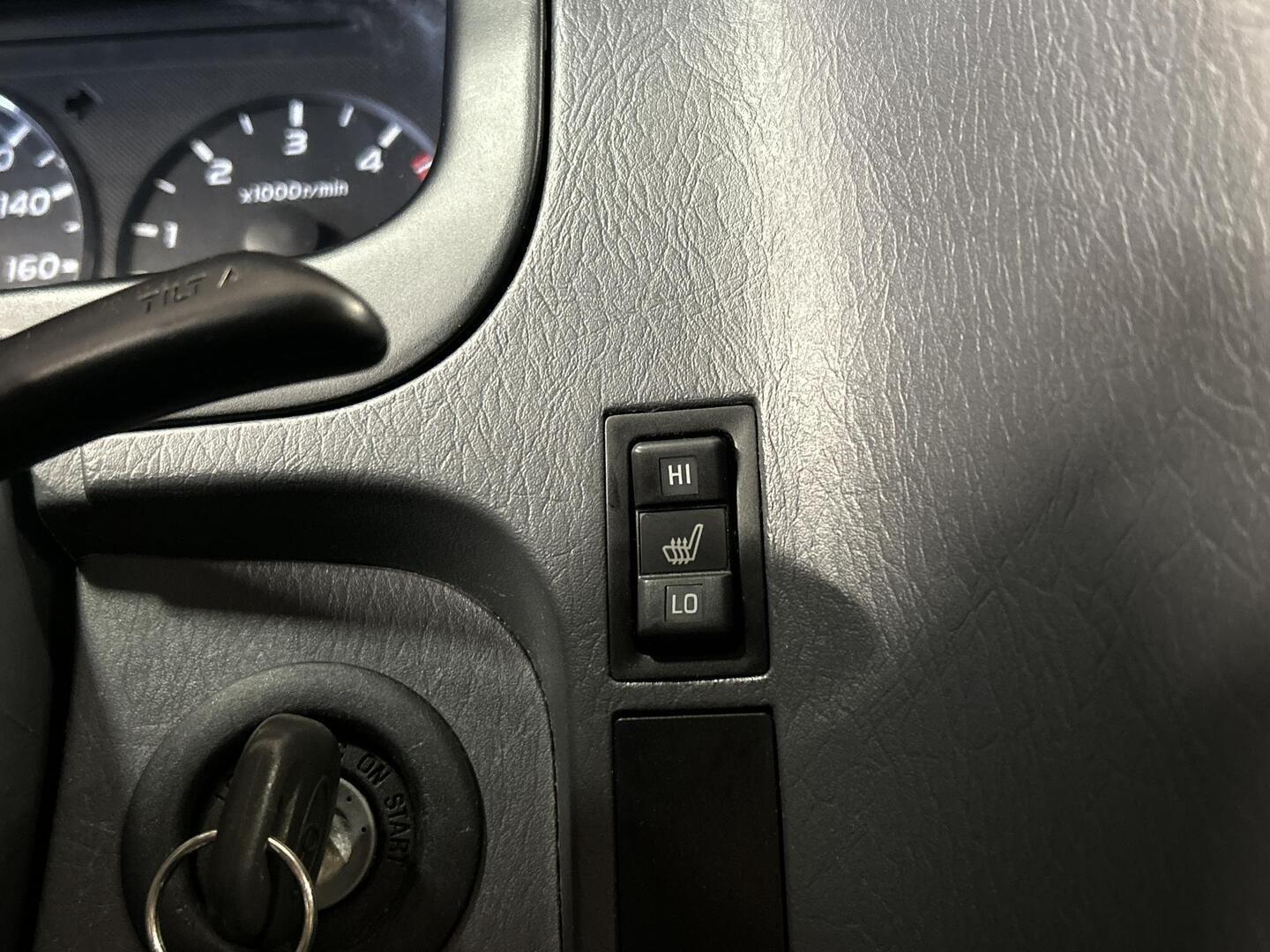 TOYOTA Hiace 2011