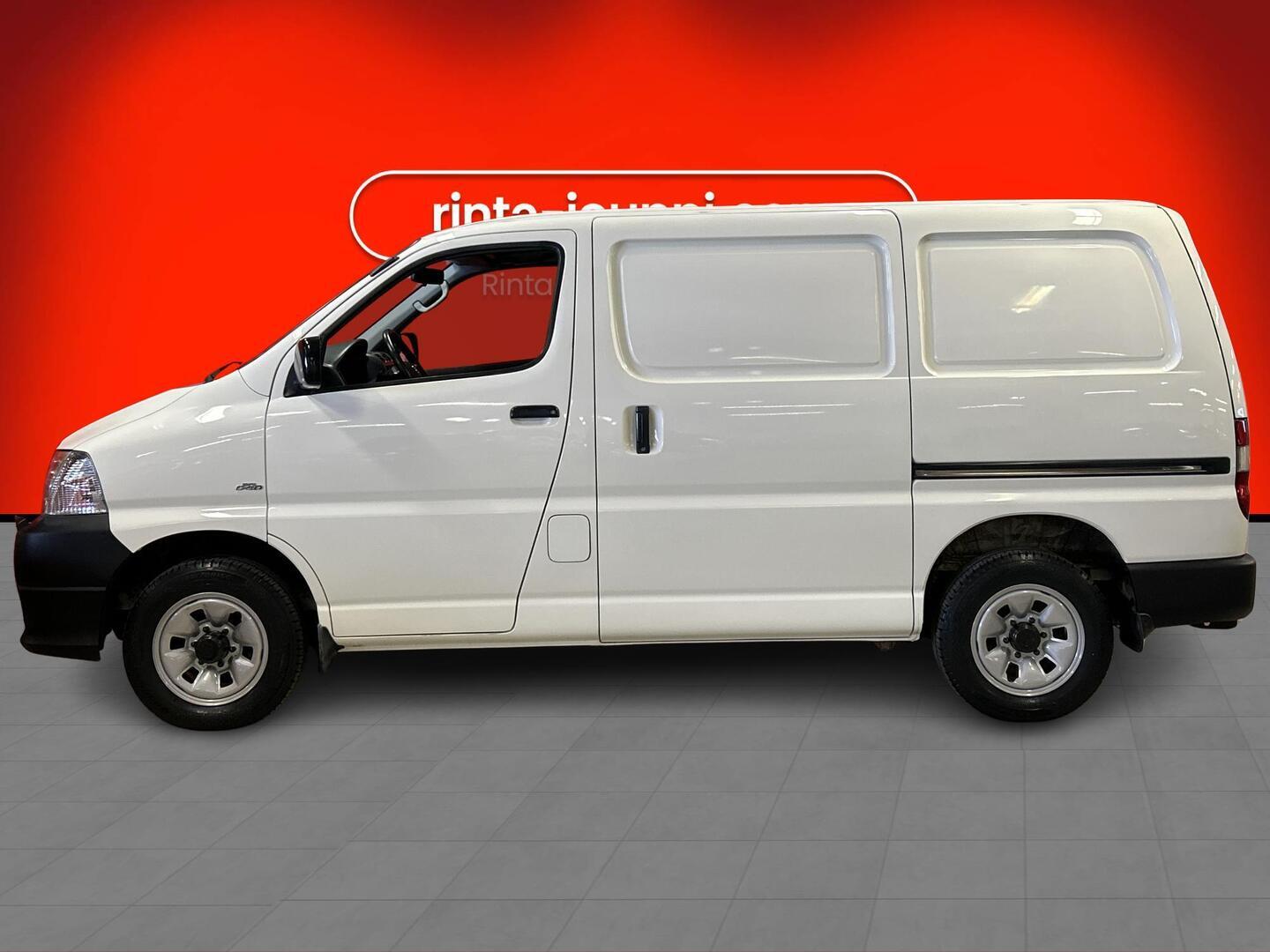 TOYOTA Hiace 2011
