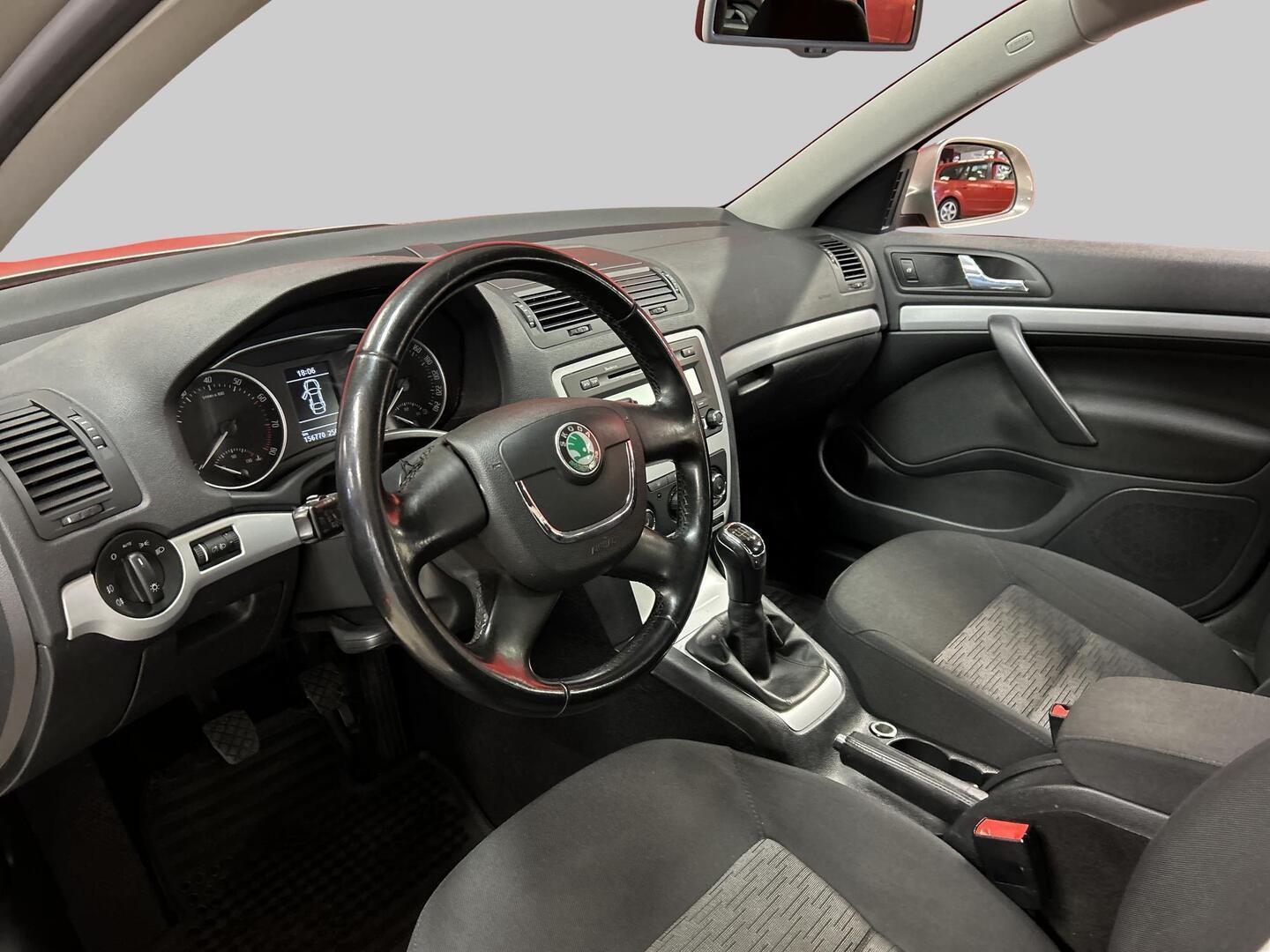 SKODA Octavia 2012