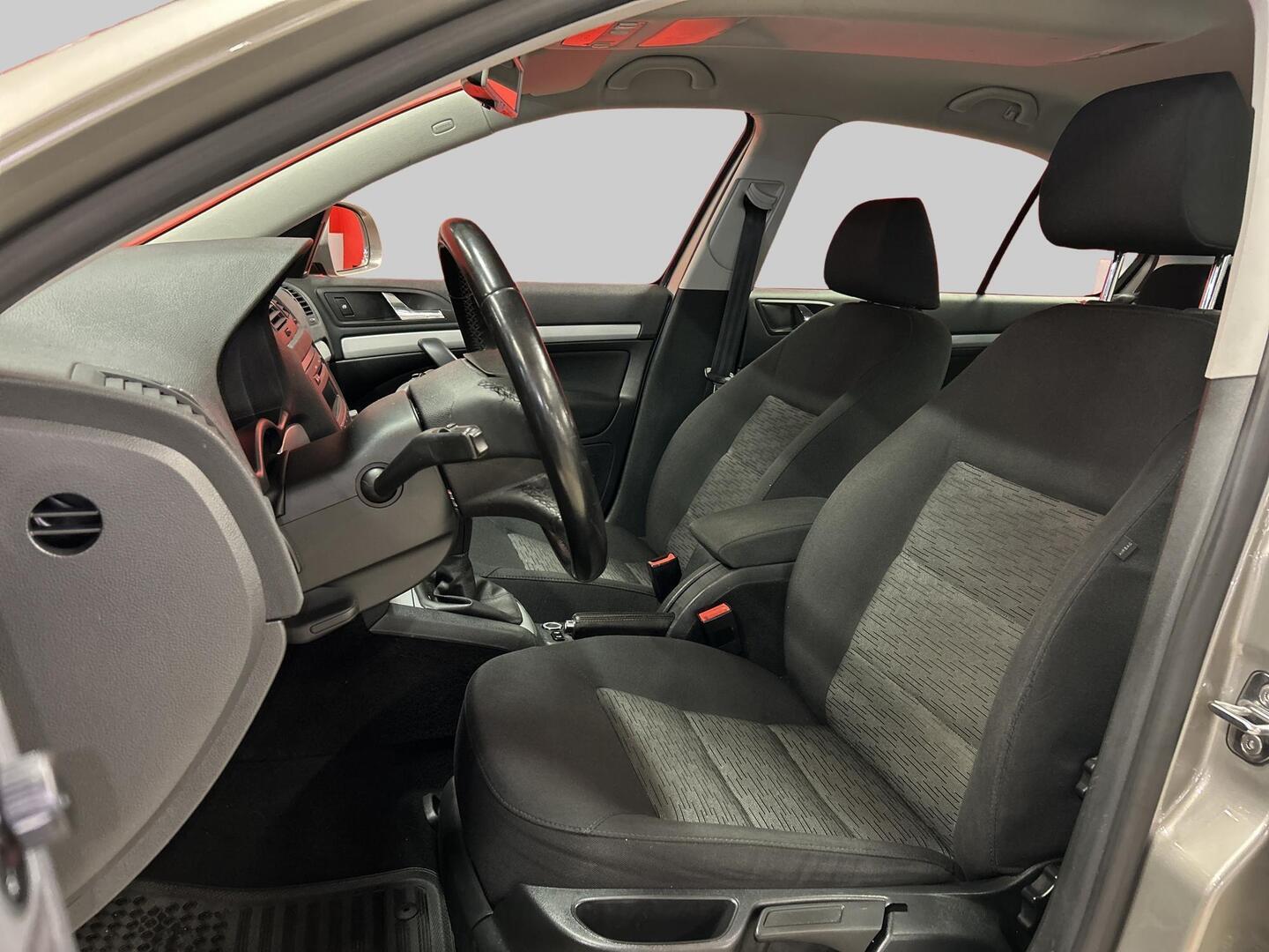SKODA Octavia 2012