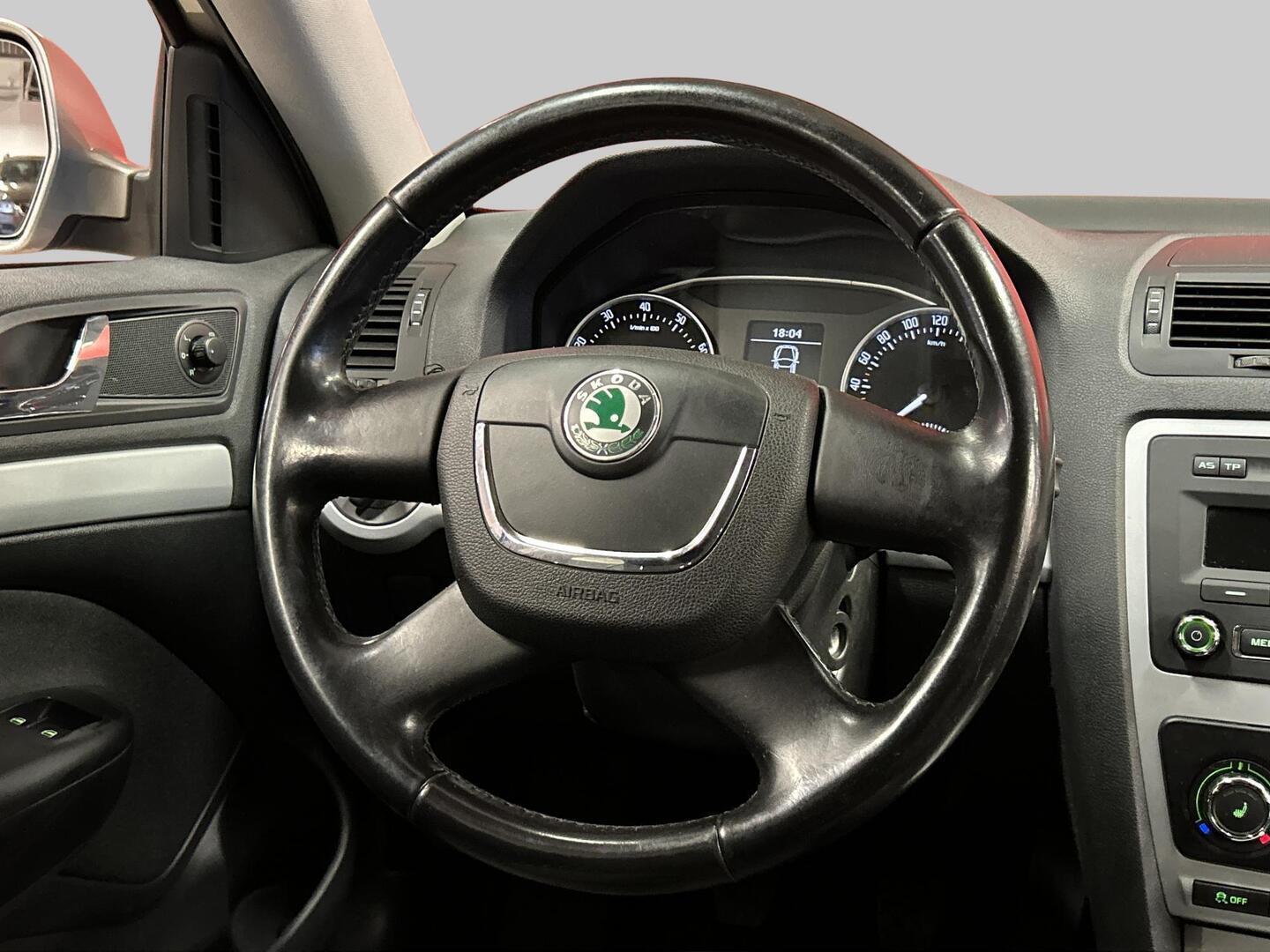 SKODA Octavia 2012