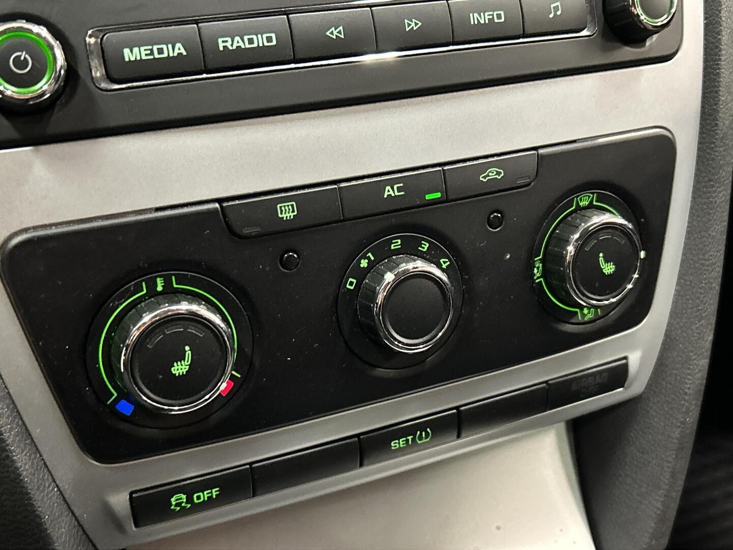 SKODA Octavia 2012