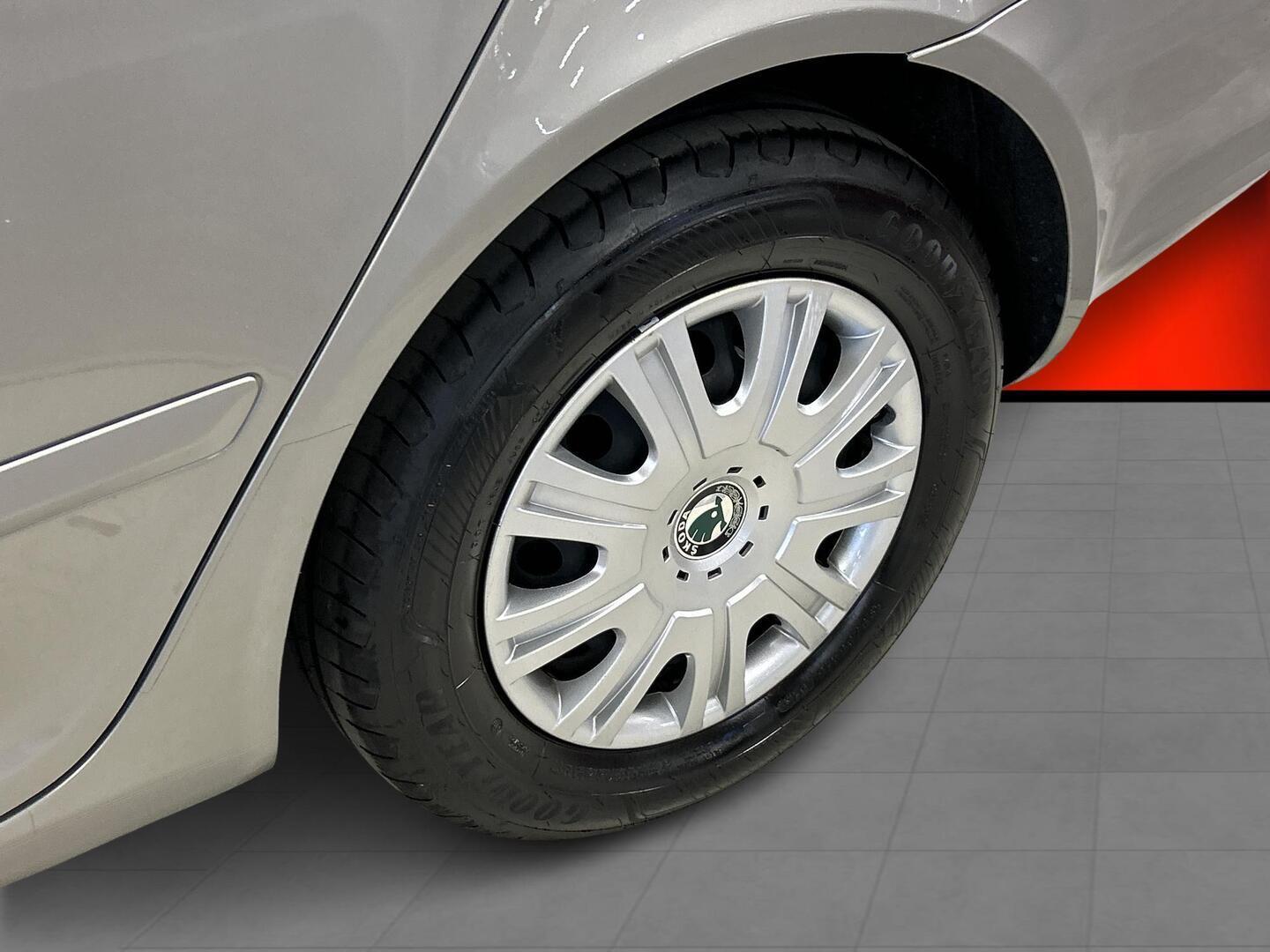 SKODA Octavia 2012