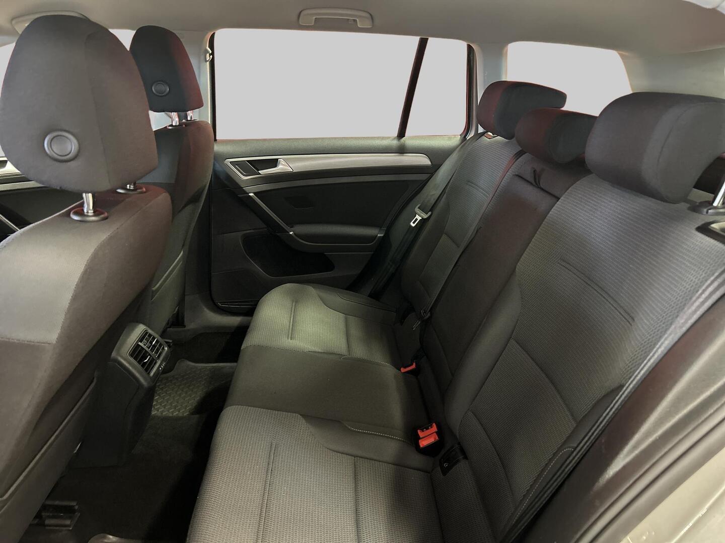 VOLKSWAGEN Golf 2015