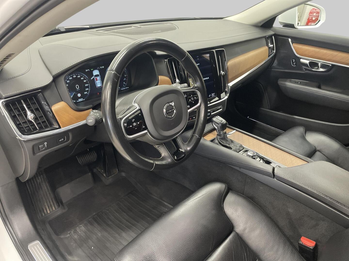 VOLVO V90 2019