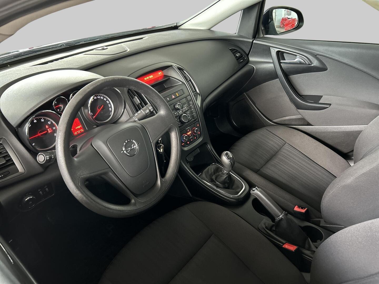 OPEL Astra 2011