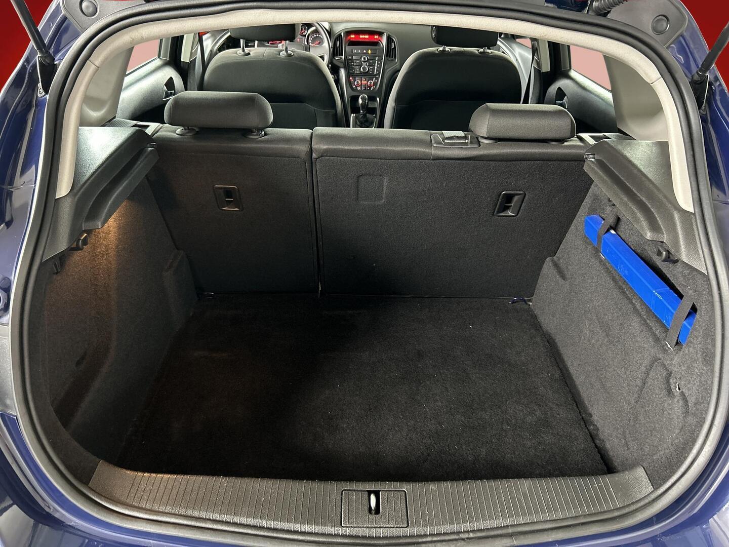 OPEL Astra 2011