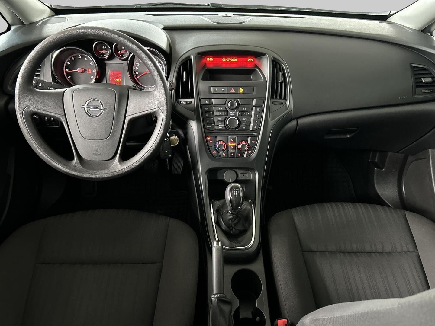 OPEL Astra 2011