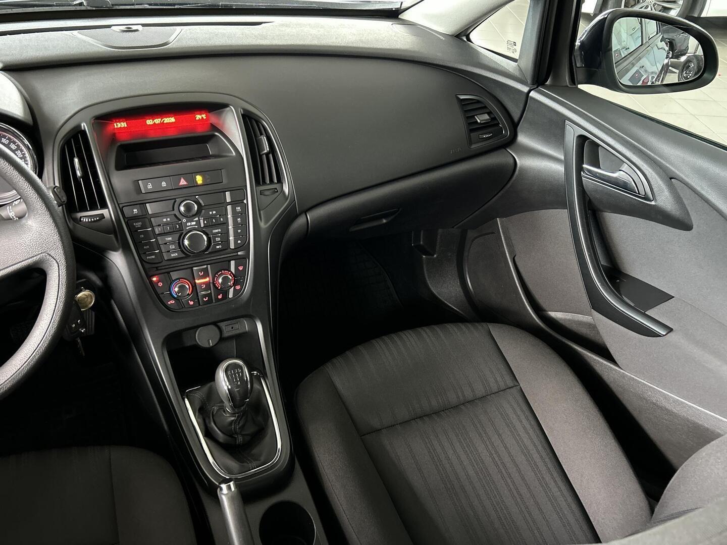 OPEL Astra 2011