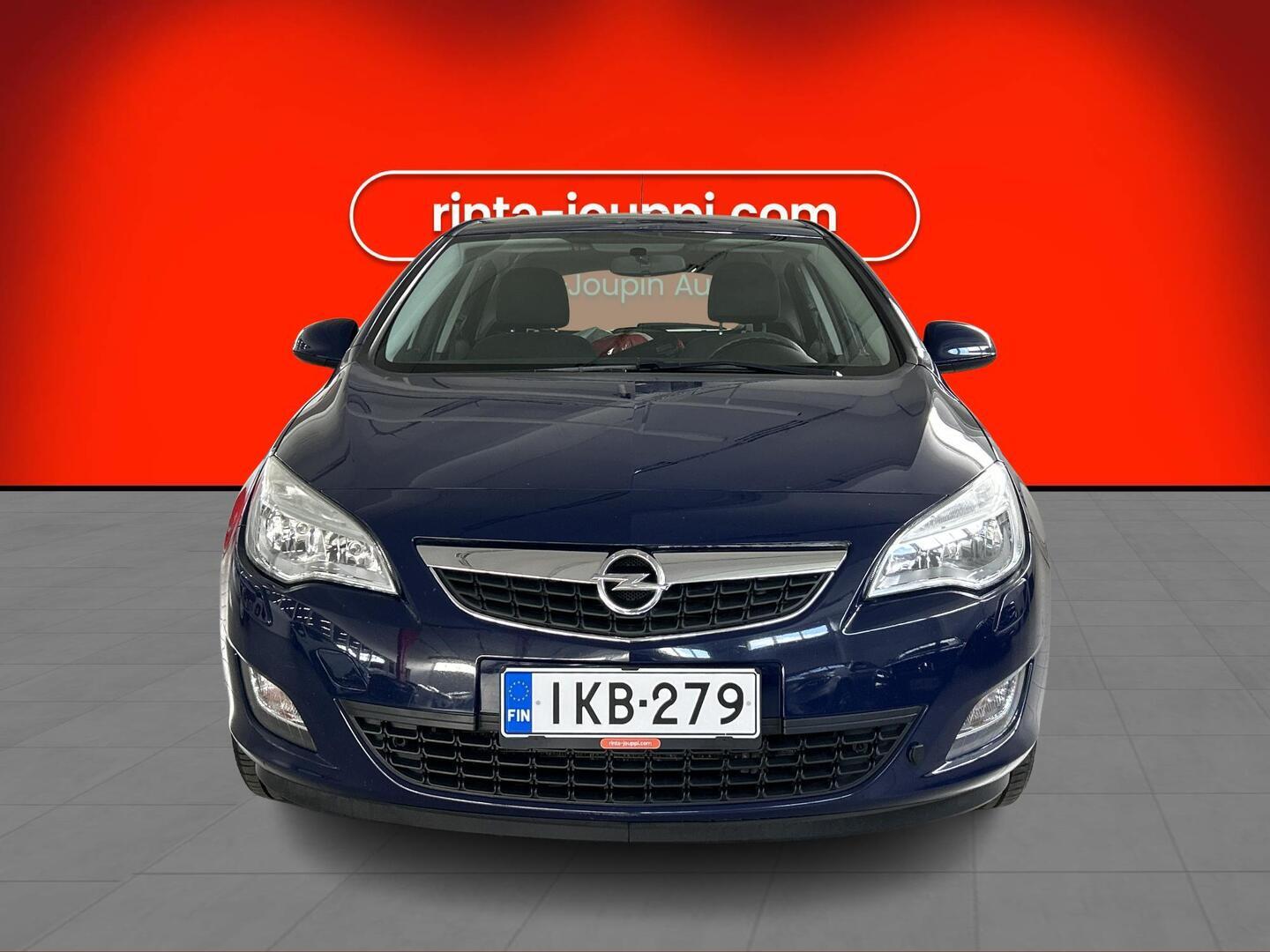 OPEL Astra 2011