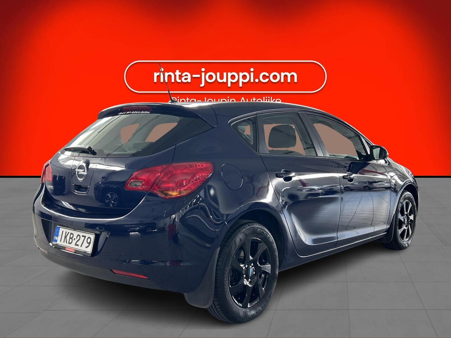 OPEL Astra 2011